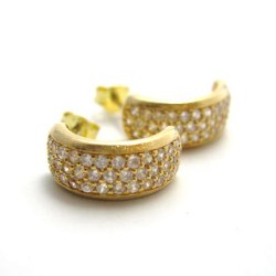 ピアス メラニーピアス